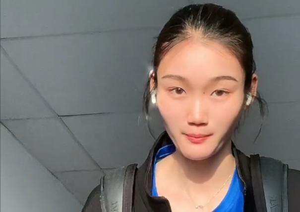 首先是由原画三森英司做出切人、正面、切出三张原画(父女俩人的黑影)，然后利用计算机做出三维模型，同时加入站台和报警器。